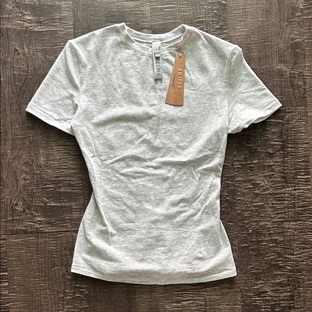 SKIMS NWT gray tee